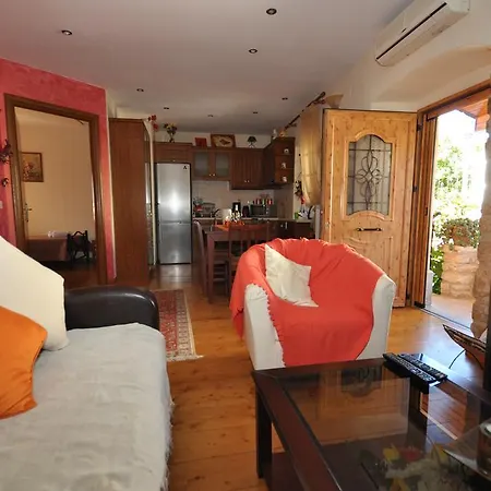 Apartment Makrades *