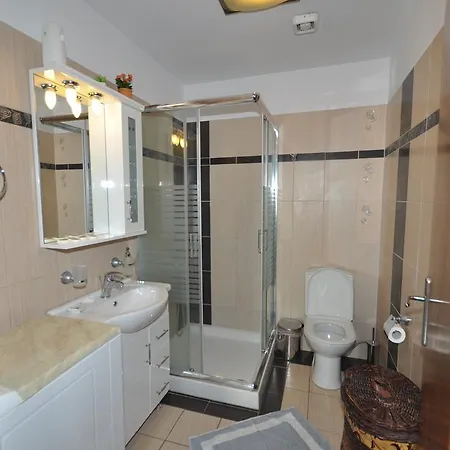 Makrades パレオカストリッツア